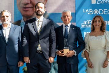 Adoturd reconoce al presidente del Senado, Ricardo de los Santos por su impulso al deporte dominicano