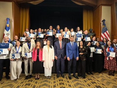 Más de 40 jóvenes dominicanos son reconocidos en Nueva York con el Premio Nacional de la Juventud
