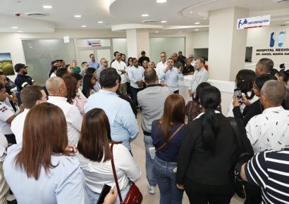 Director del SNS, Julio Landrón supervisa avances y anuncia mejoras en el hospital regional Dr. Ángel María Gatón