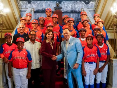 Raquel Peña comparte un día especial con los niños de la academia La Javilla