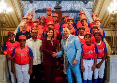 Raquel Peña comparte un día especial con los niños de la academia La Javilla