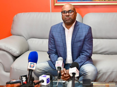 Asistente de Ramón Alburquerque informa que su estado de salud es estable y llegará al país esta noche