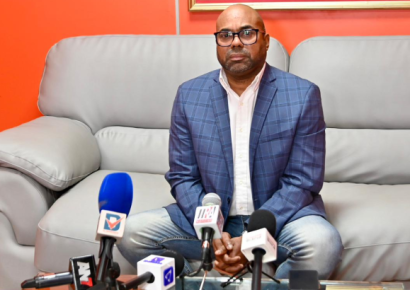 Asistente de Ramón Alburquerque informa que su estado de salud es estable y llegará al país esta noche