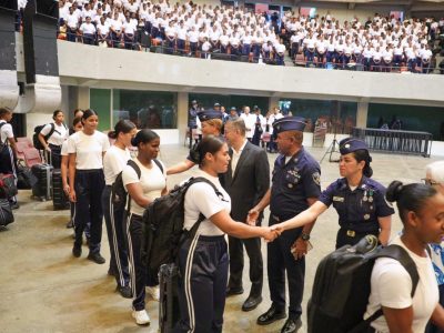 La policía nacional recibe a unas 1,100 mujeres como nuevas aspirantes en la Escuela de Entrenamiento Policial