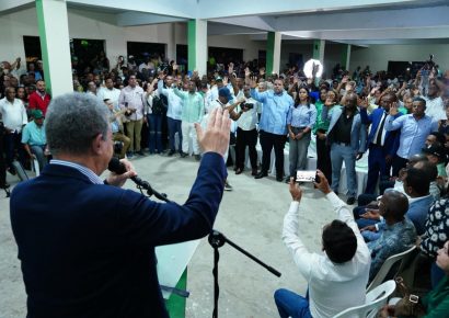 Leonel acusa al PRM de haber comprado elecciones con fondos de SeNaSa y anuncia obras prioritarias para La Cuchilla y Medina