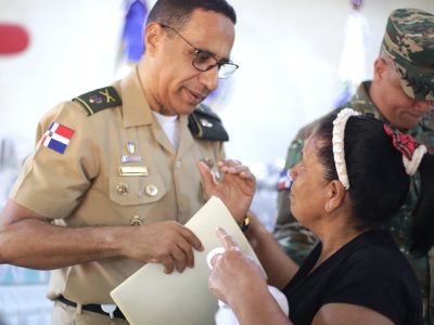 Junta de Retiro beneficia a más de mil militares retirados y familiares en jornada social en Barahona