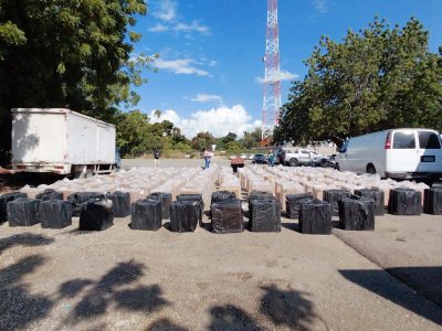 Dintel incauta 1.6 millones de cigarrillos ilegales en Navarrete, Santiago