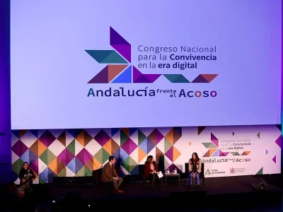 Andalucía propone edad mínima para redes sociales y endurecer sanciones por acoso escolar