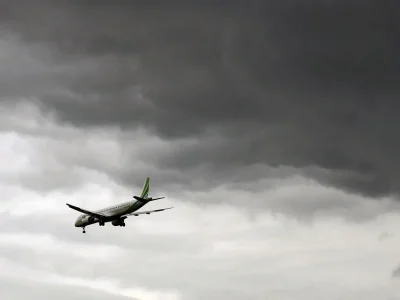 Agencia Europea de Seguridad Aérea recomienda a aerolíneas evitar el espacio aéreo de Irán