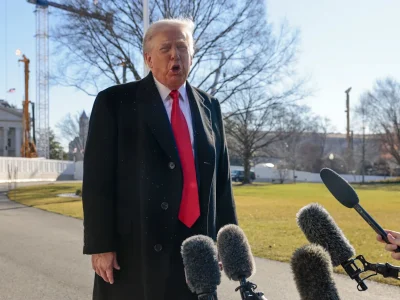 Trump apoya a oficiales del ICE y describe como “muy ruda” la reacción de Renee Good en redada mortal