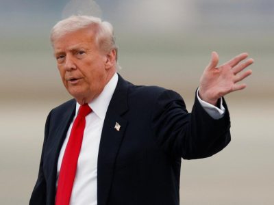 Trump asegura que Venezuela entregará entre 30 y 50 millones de barriles de petróleo a EE.UU.