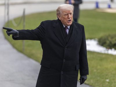 Trump endurece su postura sobre Groenlandia y exige frenar la influencia rusa