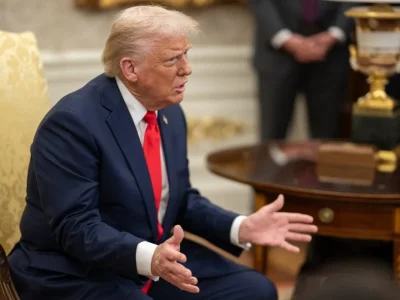 Trump afirma que están «cerca» de un acuerdo con los demócratas para impedir el cierre del gobierno