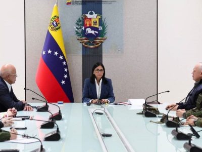 Delcy Rodríguez recibe apoyo de la Fuerza Armada de Venezuela y asegura continuidad del gobierno