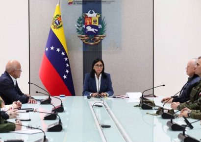 Delcy Rodríguez recibe apoyo de la Fuerza Armada de Venezuela y asegura continuidad del gobierno