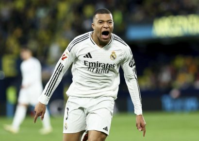 Mbappé marca doblete y el Real Madrid vence al Villarreal para dormir líder