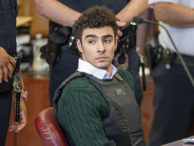 Hombre se hace pasar por agente del FBI para intentar liberar a Luigi Mangione