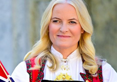 La princesa heredera de Noruega Mette-Marit se disculpa por su vínculo con Jeffrey Epstein