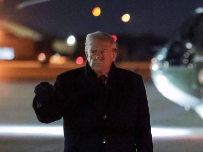Trump retoma su viaje a Davos tras contratiempo con el Air Force One