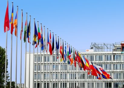 Mantienen cumbre por Groenlandia pese a Trump retirar sus amenazas