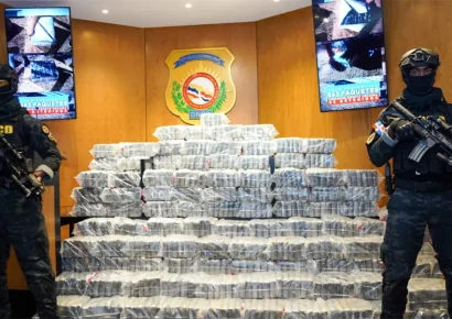 Autoridades incautan 863 paquetes de presunta cocaína tras persecución en Pedernales