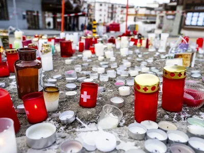 Autoridades de Suiza investigan velas de bengala como posible causa de incendio en bar