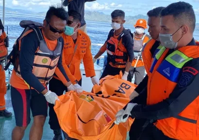 Indonesia intensifica la búsqueda de los hijos de la familia española tras el naufragio que dejó un fallecido