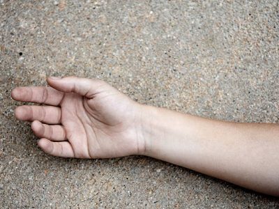 Joven de 19 años es asesinado a tiros frente a cafetería en San Francisco de Macorís