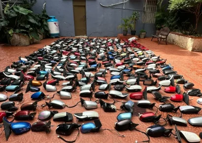 Detienen a joven con camión cargado de accesorios de vehículos presuntamente robados