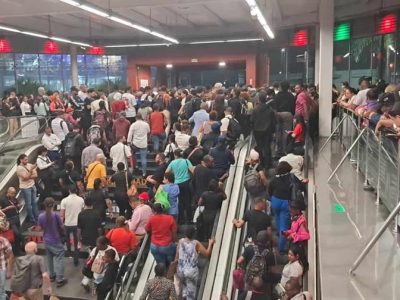 Lluvias provocan aglomeraciones de usuarios en estaciones del Metro de Santo Domingo