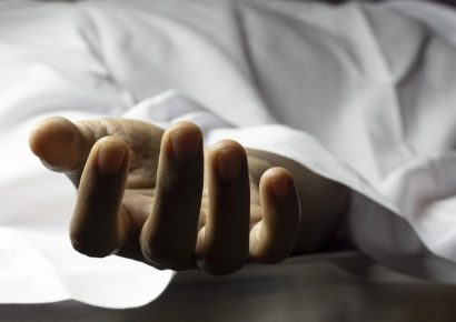 Hallan hombre muerto con signos de violencia en residencial Esmeralda, en La Vega