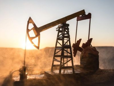 Precio del petróleo Brent sube en Londres por tensiones en Irán y ataques en Ucrania