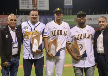LIDOM entrega premios a Luis Urueta, Alberto Rodríguez y Gian Guzmán