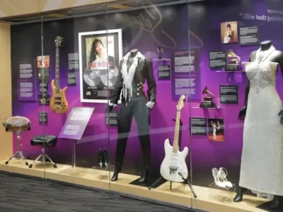 Exhibición de Selena Quintanilla muestra objetos personales en un momento significativo para su familia