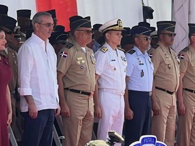 Abinader lidera desfile por el 213 aniversario del natalicio de Juan Pablo Duarte