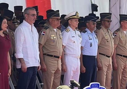 Abinader lidera desfile por el 213 aniversario del natalicio de Juan Pablo Duarte