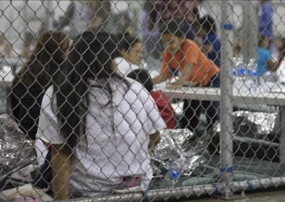 Jueza federal respalda límites del Gobierno de EE. UU. a visitas de congresistas a centros de detención migratoria