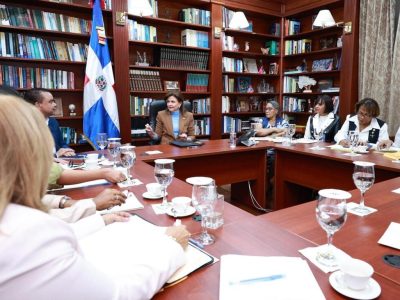 Gobierno evalúa demandas del personal de enfermería tras reunión con el Gabinete de Salud