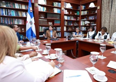 Gobierno evalúa demandas del personal de enfermería tras reunión con el Gabinete de Salud