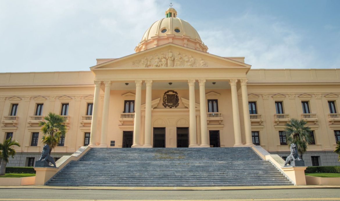 Presidente Abinader dispone designaciones, ascensos y retiros en la Policía