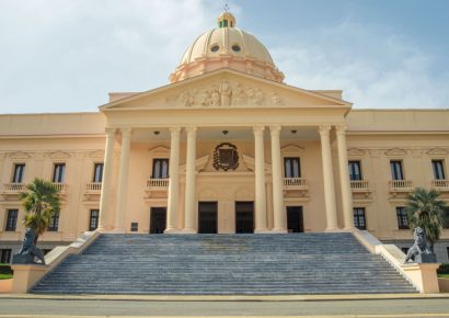 Presidente Abinader dispone designaciones, ascensos y retiros en la Policía