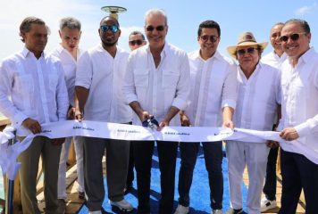 Presidente Abinader deja iniciados los trabajos del club de playa e inaugura muelle turístico del Atelón en isla Catalina