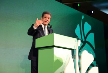 Leonel acusa al PRM de quebrar a los productores locales y advierte: “Esta vez o jugamos todos o se rompe la baraja”