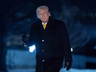 Trump asegura que Irán “quiere” un acuerdo nuclear mientras EE.UU. despliega su flotilla en el Golfo