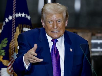 Trump considera ataque militar limitado para presionar a Irán