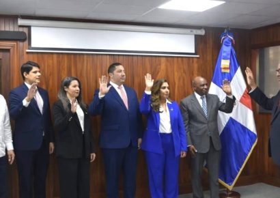 Ministro de Justicia Antoliano Peralta, juramenta los nuevos viceministros de Justicia y al director de Prisiones