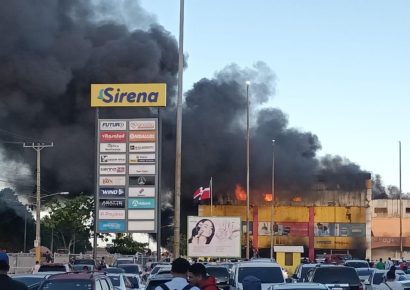 Policía Nacional desmiente saqueos tras incendio en L&R Comercial en Villa Mella