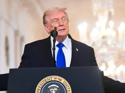 Trump evalúa exigir a los bancos datos sobre la nacionalidad de sus clientes