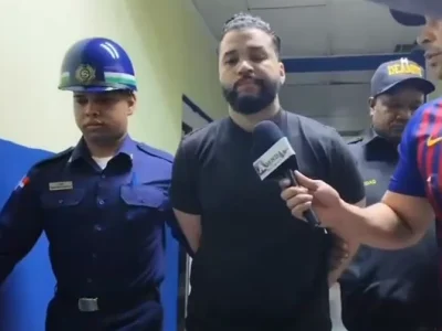 Médico acusado de agresión sexual ofrece su versión tras ser arrestado en Duarte