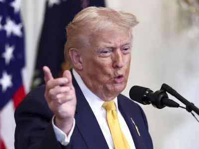 Trump evalúa posibles ataques a Irán, según CBS